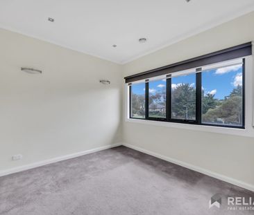 MODERN 5-BEDROOM HOME | TWO ENSUITES | WALK TO WERRIBEE STATION | PARK & WERRIBEE RIVER VIEWS - Photo 4