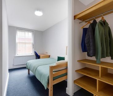8 bedroom terraced house to rent - Photo 5