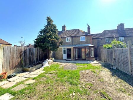 3 bedroom semi-detached house to rent - Photo 4