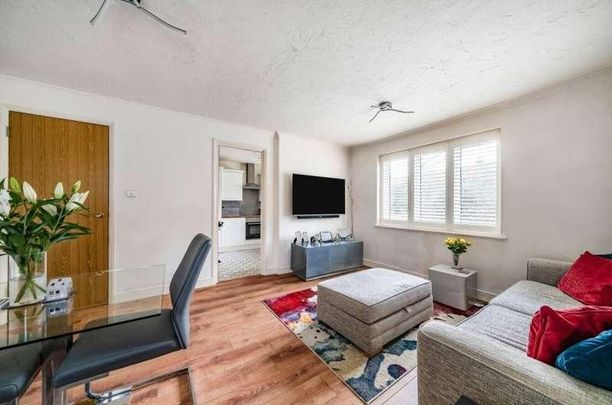 Woking, GU22 - Photo 1