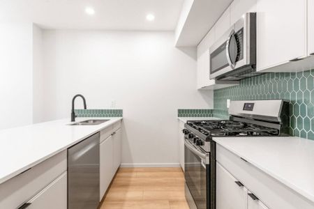 Edmonton Unfurnished townhouse Rental in Parkdale - BRAND NEW Modern Main-floor with Quartz Kitchen & Direct Transit Access - Photo 2