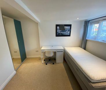 4 bedroom semi-detached house to rent - Photo 4