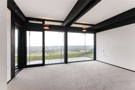 An impressive and striking Huf Haus offering versatile accommodation with exceptional views - Photo 3