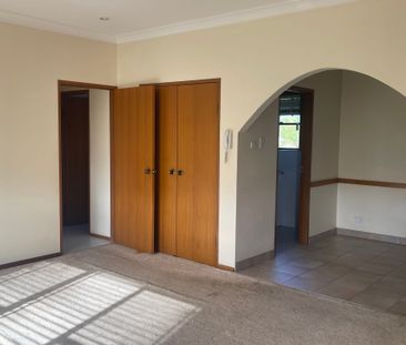 Top-Floor Spacious 2-Bedroom Unit in Prime East Corrimal Location! - Photo 1