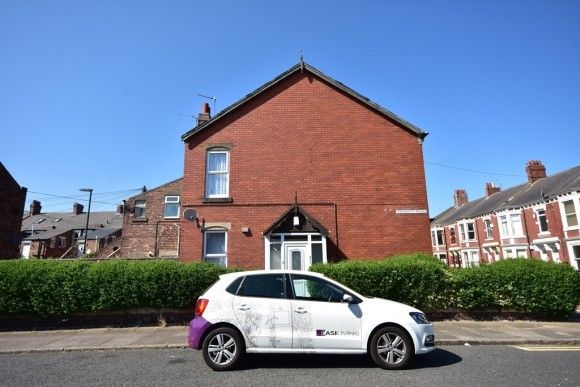 3 Bed - Trewitt Road, Heaton - Photo 1