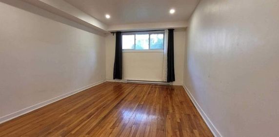 GRAND 3 1/2 - 3485 ELLENDALE - RECEMMENT RENOVE - Photo 2