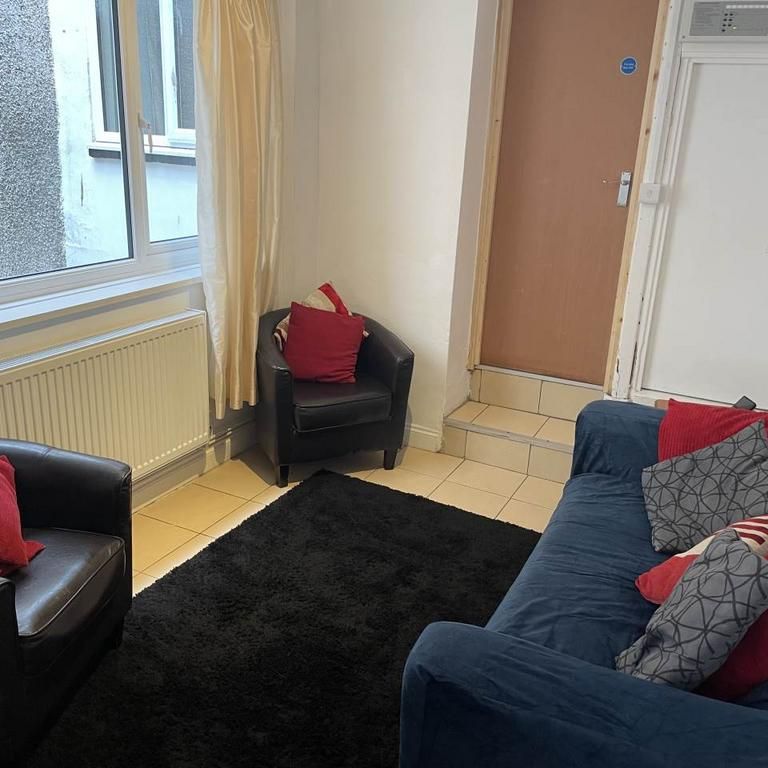 4 bedroom house to rent - Photo 1