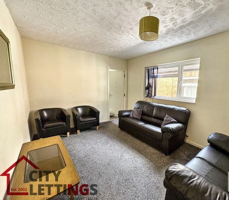 5 Bedroom Semi-Detached House - Photo 1