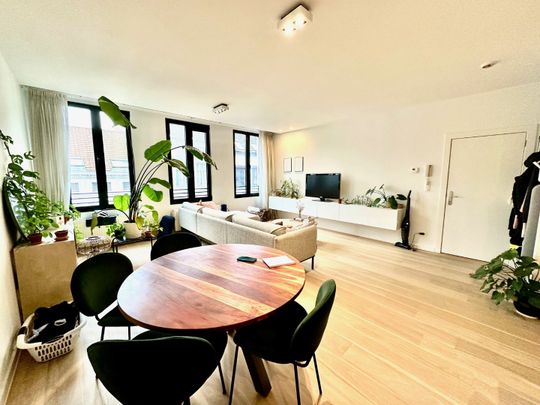 Ruim en licht appartement met luxueuze afwerking - Foto 1