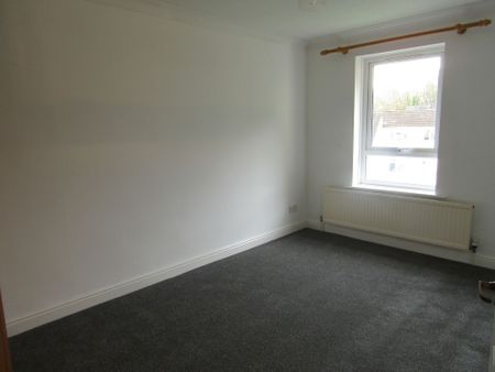 3 bed Terraced - To Let - Photo 2