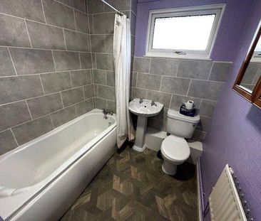 3 bedroom end of terrace house to rent - Photo 3