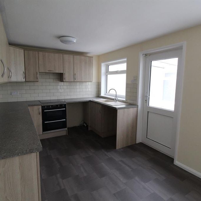 3 bedroom detached bungalow to rent - Photo 1