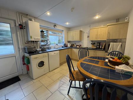 3 bedroom terraced house to rent - Photo 4