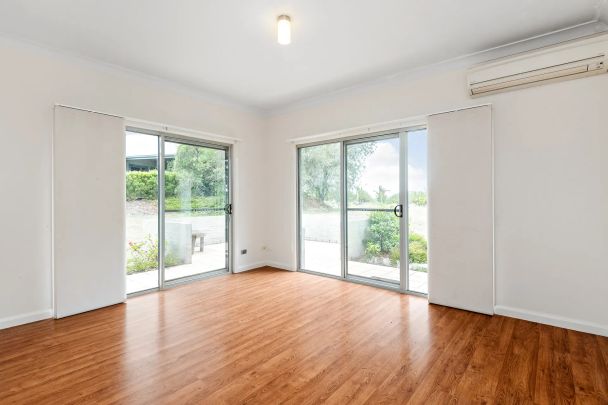 Immerse Yourself in Vineyard Life - Photo 1