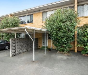 6 MONTH LEASE ONLY. 2 BEDROOM VILLA UNIT WITH COURTYARD NEAR ELSTERNWICK PARK. - Photo 4