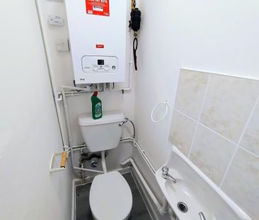 2 bedroom semi-detached house to rent - Photo 5