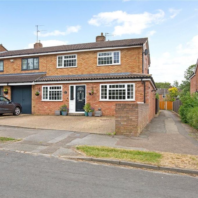4 bedroom semi-detached house to rent - Photo 1