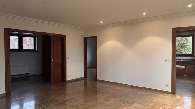 Luxe appartement is rustig gelegen te Anzegem met een groot terras van 23m² - Photo 1