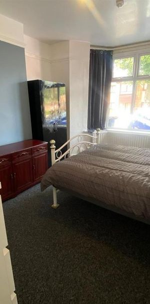 1 bedroom in a house share to rent - Photo 1