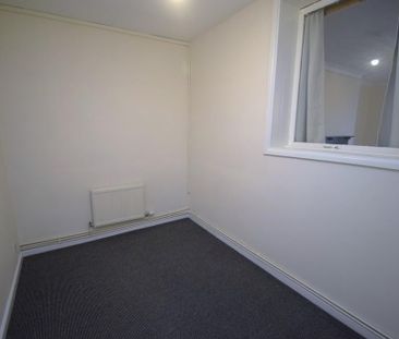 2 bedroom ground floor flat to rent - Photo 4