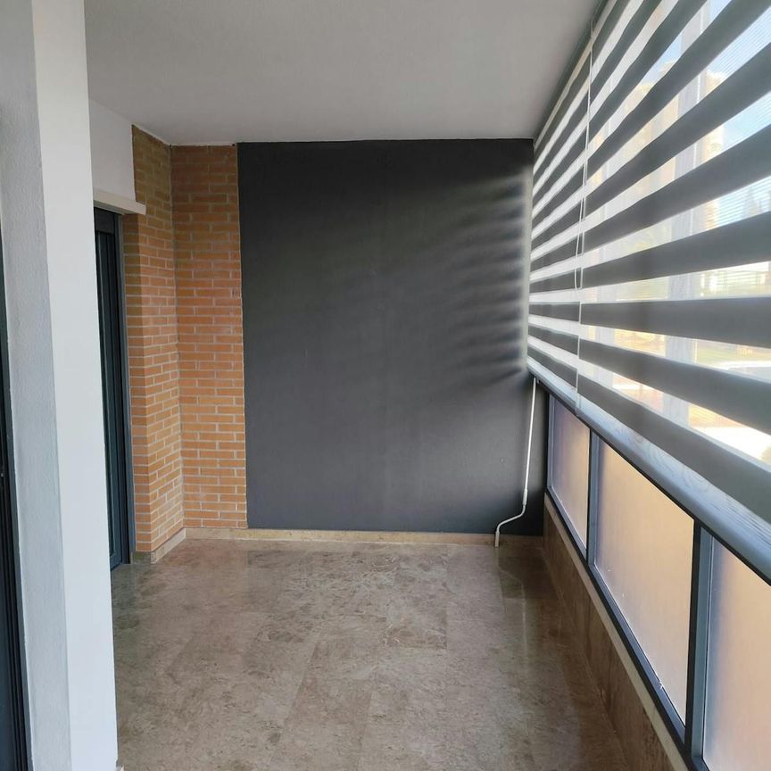 Piso de alquiler en Carrer de la Torre Les Maçanes, Playa Poniente - Photo 1