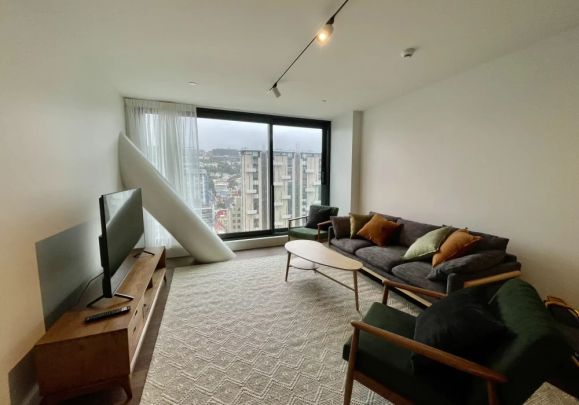 Elegant Corner Apartment with Hill Views & Afternoon Sun - Photo 1