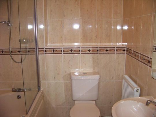 2 bedroom coach house to rent - Photo 1