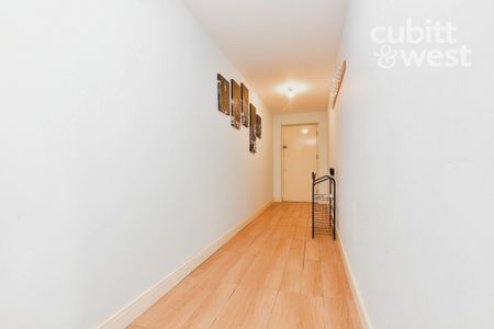 2 bedroom flat to rent - Photo 4