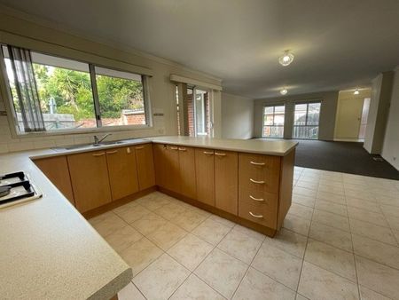 PRIME LOCATION! - Photo 2