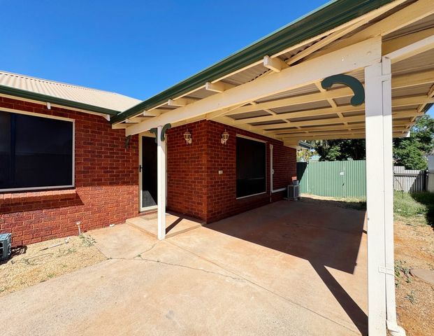 3-Bedroom Rear-unit Living - Photo 1