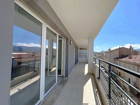 Appartement 3 pièces 64m2 MARSEILLE 9EME 1 160 euros - Photo 4