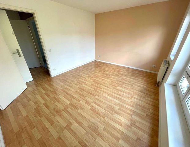 2-Zimmer Wohnung mit Einbauk&uuml;che und Loggia! - Foto 1