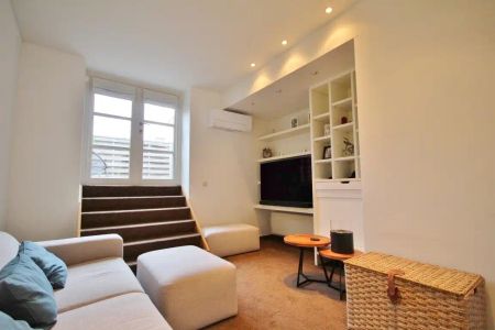 Gezellige triplex op toplocatie met 2 slaapkamers, terras en ondergrondse autostaanplaats - Foto 2