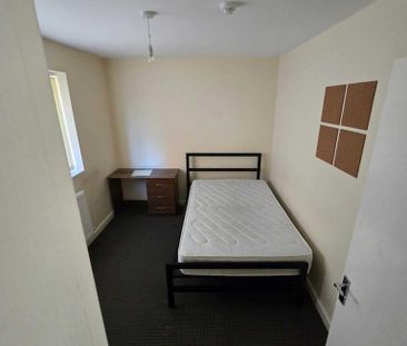 6 bedroom terraced house to rent - Photo 4