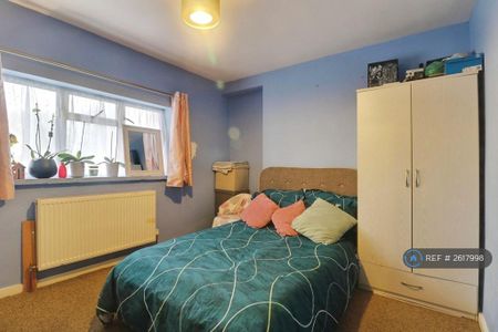 4 bedroom terraced house to rent - Photo 2