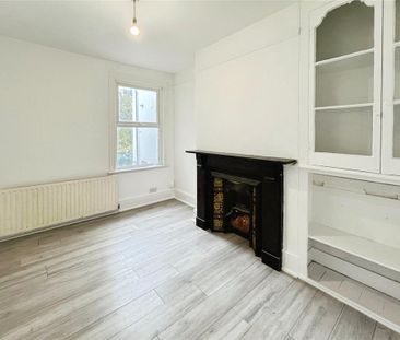 4 bedroom end of terrace house to rent - Photo 5