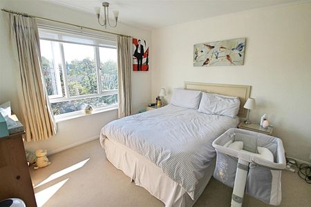 2 bed flat to rent in Howton Place, Bushey, WD23 - Photo 4