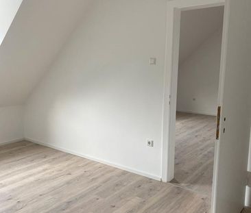 Wuppertal: Freundliche 2-Zimmer-Dachgeschosswohnung im Altbau - Foto 1
