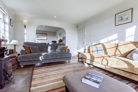 3 bedroom detached house to rent - Photo 2