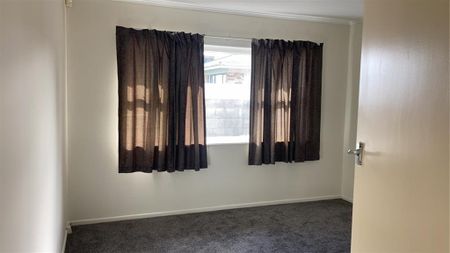 PAPAKURA, 2 BEDROOMS - Photo 2