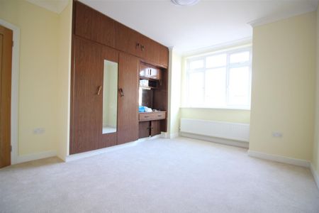 Hanson Gardens, Southall - Photo 3