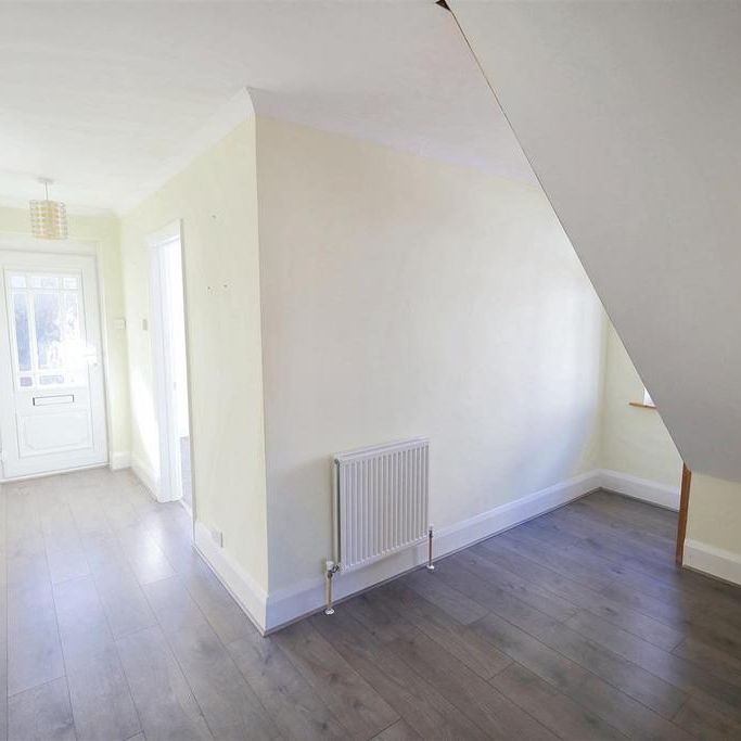 4 bedroom semi-detached bungalow to rent - Photo 1