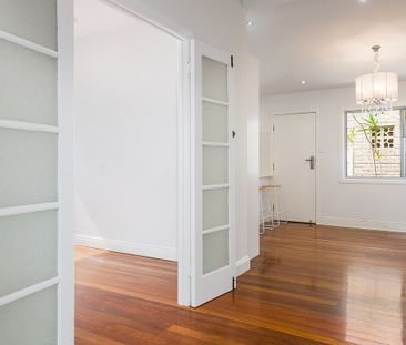 8 Ridgeway Avenue, Southport QLD 4215 - House For Rent | Domain - Photo 5