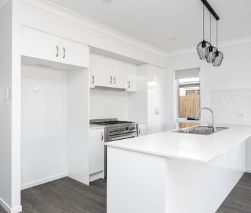 Modern family living - Photo 5