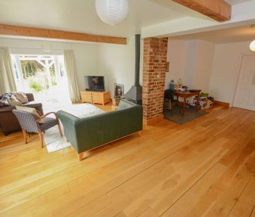 7 bedroom detached house to rent - Photo 1