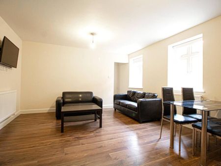 3 bedroom apartment to rent - Photo 2