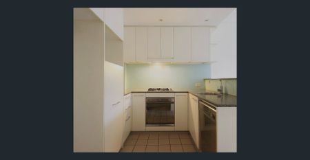 SUNNY ONE BEDROOM "LOFT STYLE" APARTMENT WITH STUDY NOOK Join Wolli Creek's vibrant community in the popular "Greenbank" building! - Photo 4