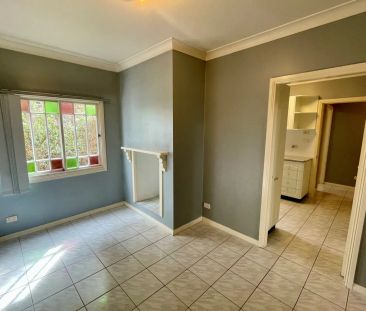Two Bedroom Apartment In Convenient Location! - Photo 5
