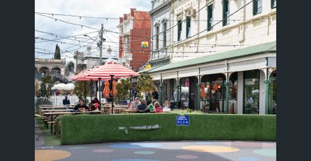 Oversized 2 Bedroom leafy house in Yarraville! - Photo 2