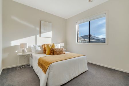 Bright & Spacious! - Photo 4